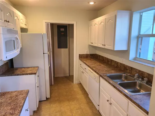 6750 MOONGLOW DR #102, Port Richey, FL 34668