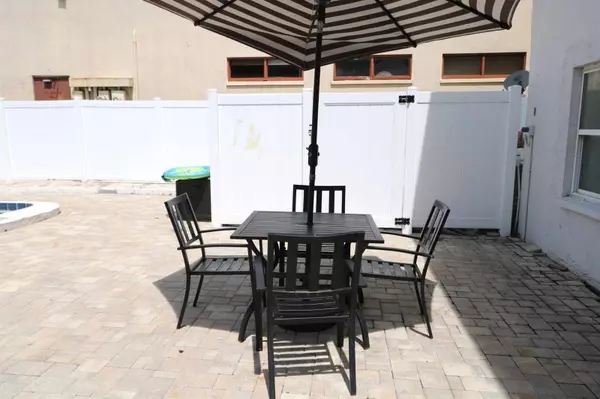 5712 TOWNHOUSE DR, New Port Richey, FL 34652