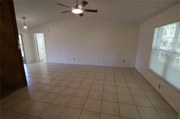 5017 OAKSHIRE DR, Tampa, FL 33625