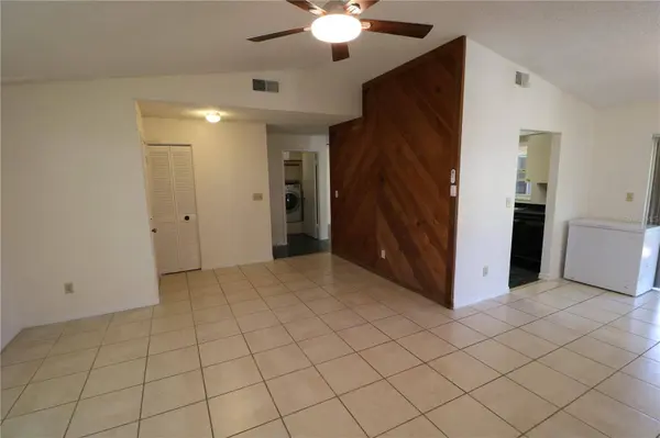 5017 OAKSHIRE DR, Tampa, FL 33625