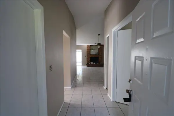 5018 OAKSHIRE DR, Tampa, FL 33625