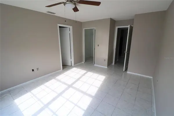 5018 OAKSHIRE DR, Tampa, FL 33625