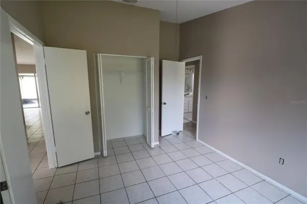 5018 OAKSHIRE DR, Tampa, FL 33625