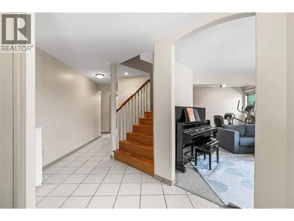 2068 Hunter Crescent, Armstrong, BC V4Y0B9