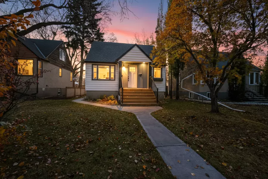 10915 67 Ave NW, Edmonton, AB T6H 2A5