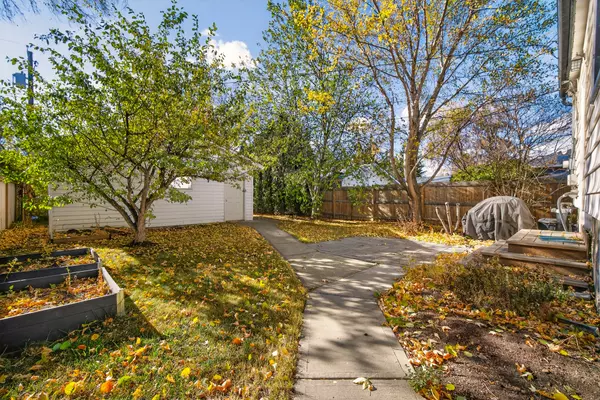 Edmonton, AB T6H 2A5,10915 67 Ave NW