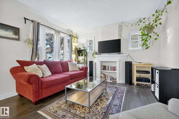 10915 67 AV NW, Edmonton, AB T6H 2A5