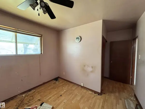 12010 95 ST NW, Edmonton, AB T5G 1M7