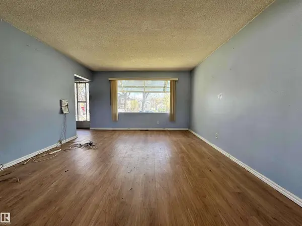 12010 95 ST NW, Edmonton, AB T5G 1M7