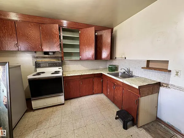 12010 95 ST NW, Edmonton, AB T5G 1M7