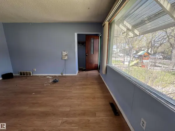 12010 95 ST NW, Edmonton, AB T5G 1M7