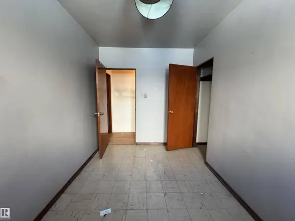 12010 95 ST NW, Edmonton, AB T5G 1M7