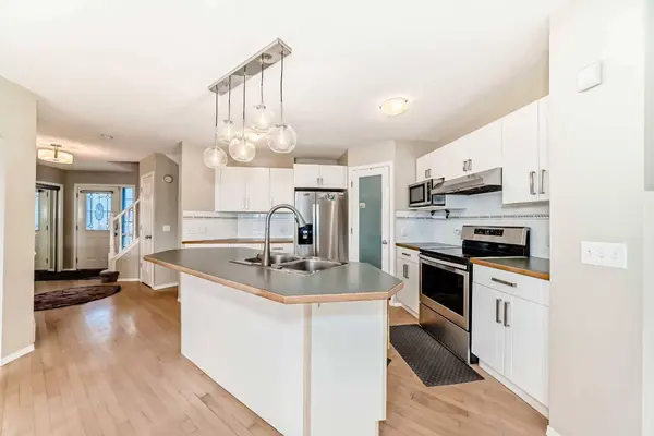 35 Citadel Ridge Close NW, Calgary, AB T3G 4V4