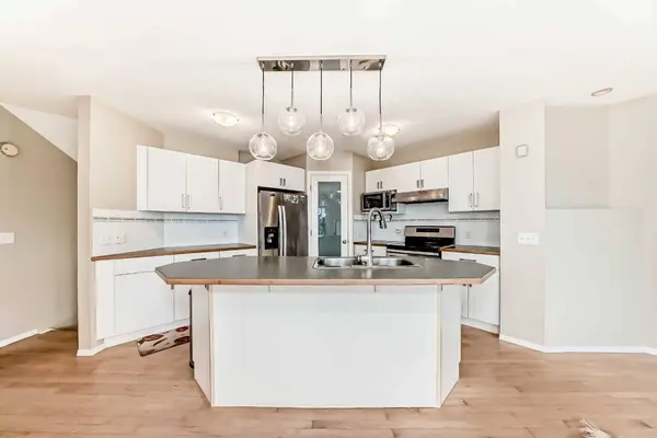 35 Citadel Ridge Close NW, Calgary, AB T3G 4V4