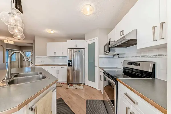 35 Citadel Ridge Close NW, Calgary, AB T3G 4V4
