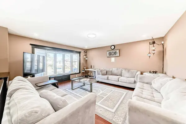 7160 Temple DR NE, Calgary, AB T1Y 4E7