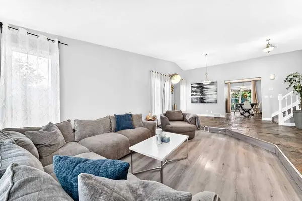 63 Millpark RD SW, Calgary, AB T2Y 2N6