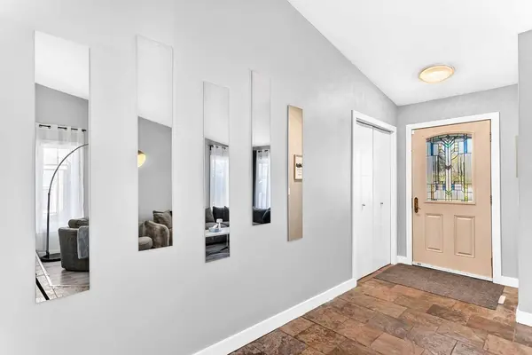 63 Millpark RD SW, Calgary, AB T2Y 2N6