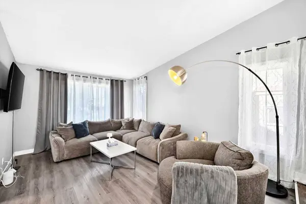 63 Millpark RD SW, Calgary, AB T2Y 2N6