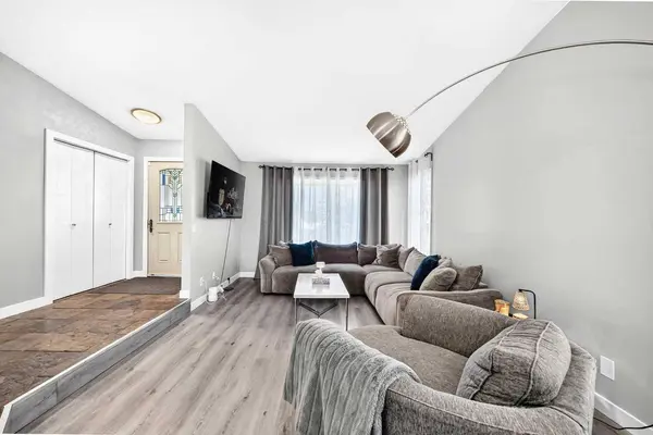 63 Millpark RD SW, Calgary, AB T2Y 2N6