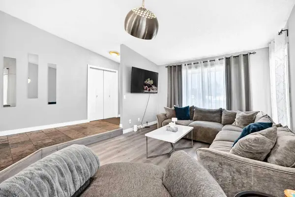 63 Millpark RD SW, Calgary, AB T2Y 2N6