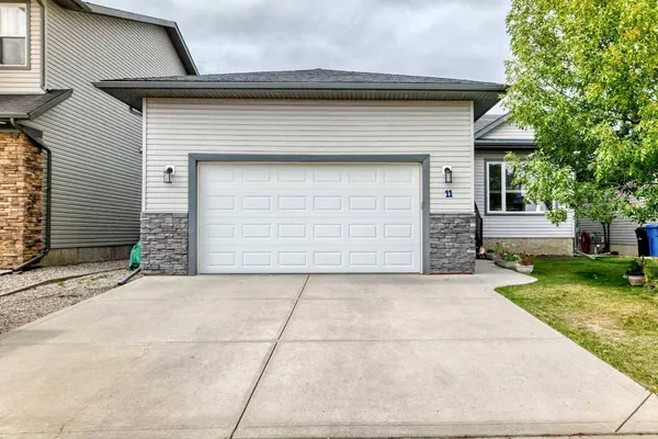 11 Bondar Gate, Carstairs, AB T0M 0N0