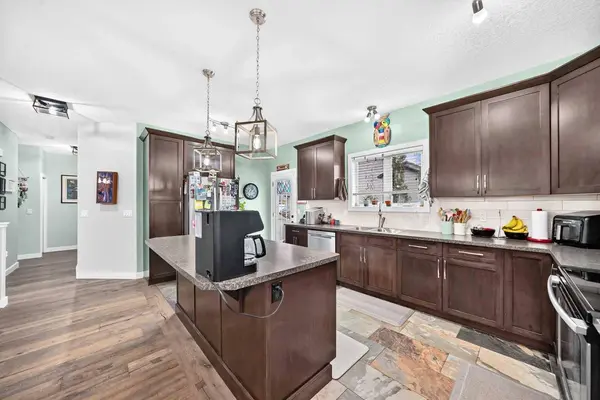 11 Bondar Gate, Carstairs, AB T0M 0N0