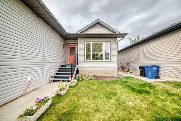 11 Bondar Gate, Carstairs, AB T0M 0N0