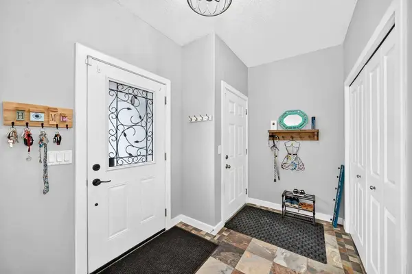 11 Bondar Gate, Carstairs, AB T0M 0N0