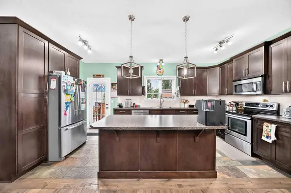 11 Bondar Gate, Carstairs, AB T0M 0N0