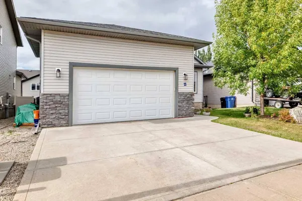 11 Bondar Gate, Carstairs, AB T0M 0N0