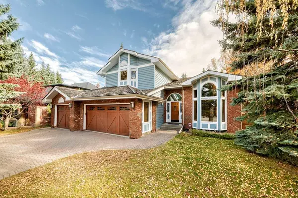 120 Woodacres DR SW, Calgary, AB T2W 4Z8