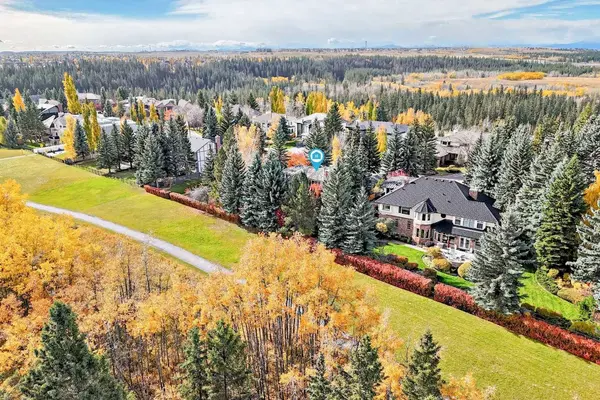 120 Woodacres DR SW, Calgary, AB T2W 4Z8