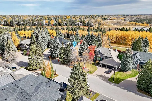 120 Woodacres DR SW, Calgary, AB T2W 4Z8