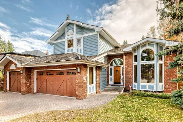 120 Woodacres DR SW, Calgary, AB T2W 4Z8