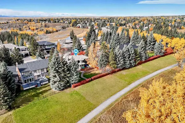 120 Woodacres DR SW, Calgary, AB T2W 4Z8