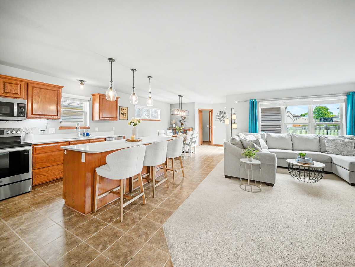 3821 Stonebridge Dr, Madison, WI 53719-6229