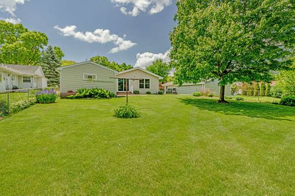 1014 Northland Dr, Madison, WI 53704-1740