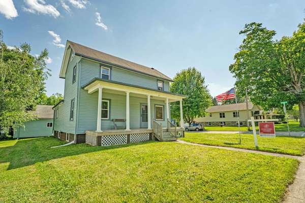 491 Fuller St, Columbus, WI 53925-1652