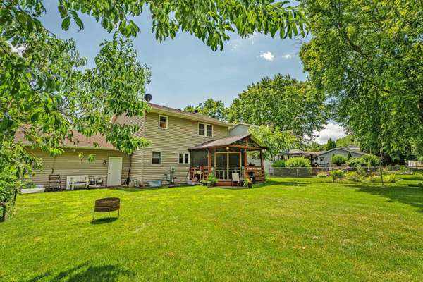 5626 Rustic Woods Dr, Madison, WI 53716-2448