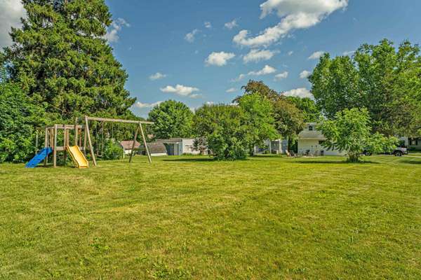 Columbus, WI 53925-1652,491 Fuller St
