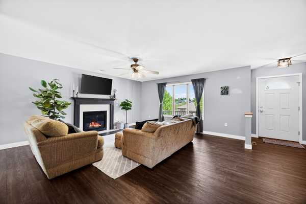 705 Stonefield Way, Mt Horeb, WI 53572-2379