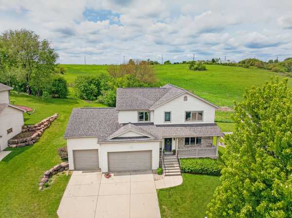 705 Stonefield Way, Mt Horeb, WI 53572-2379