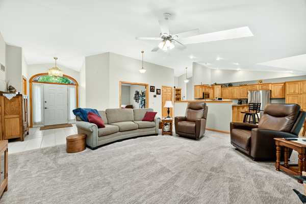 6101 Holscher Rd, Mcfarland, WI 53558-8422