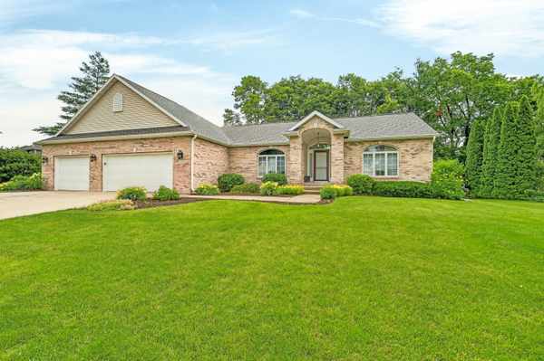 6101 Holscher Rd, Mcfarland, WI 53558-8422