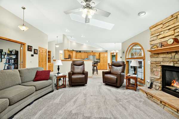 6101 Holscher Rd, Mcfarland, WI 53558-8422