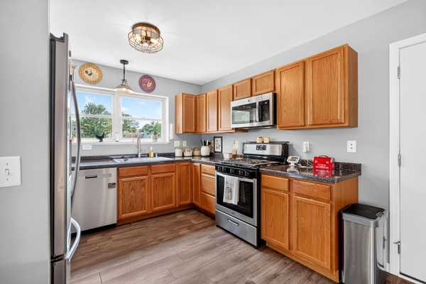 19 Cordelia Cres, Madison, WI 53704-1200