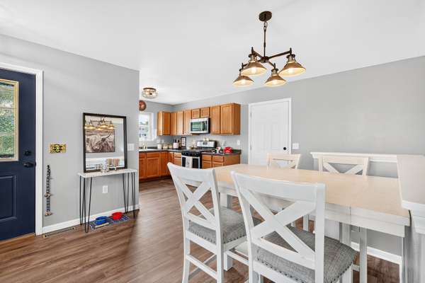 19 Cordelia Cres, Madison, WI 53704-1200