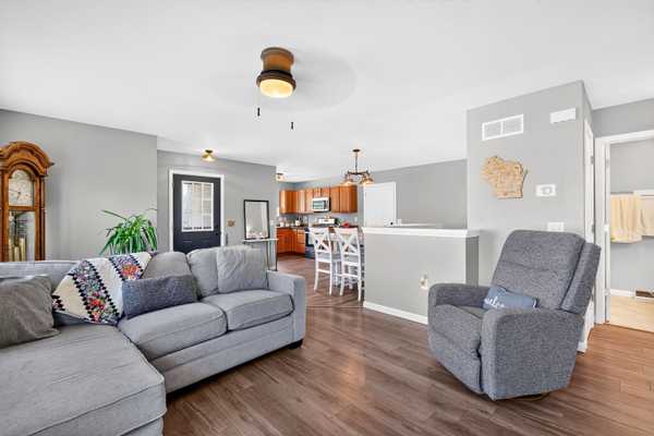 19 Cordelia Cres, Madison, WI 53704-1200