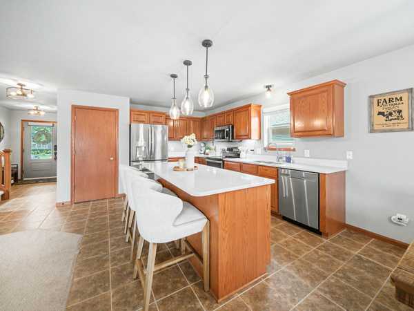 3821 Stonebridge Dr, Madison, WI 53719-6229